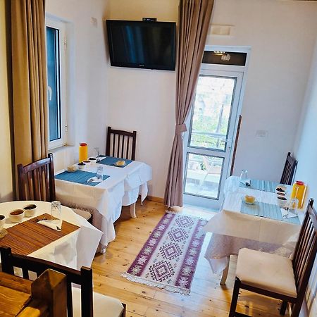 Guesthouse Riverside 培拉特 外观 照片