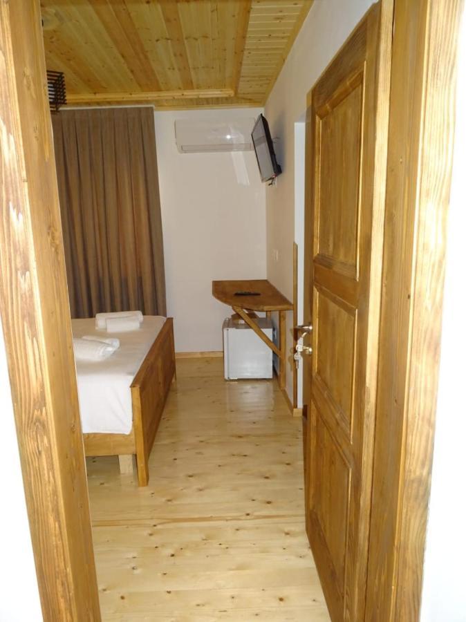 Guesthouse Riverside 培拉特 外观 照片