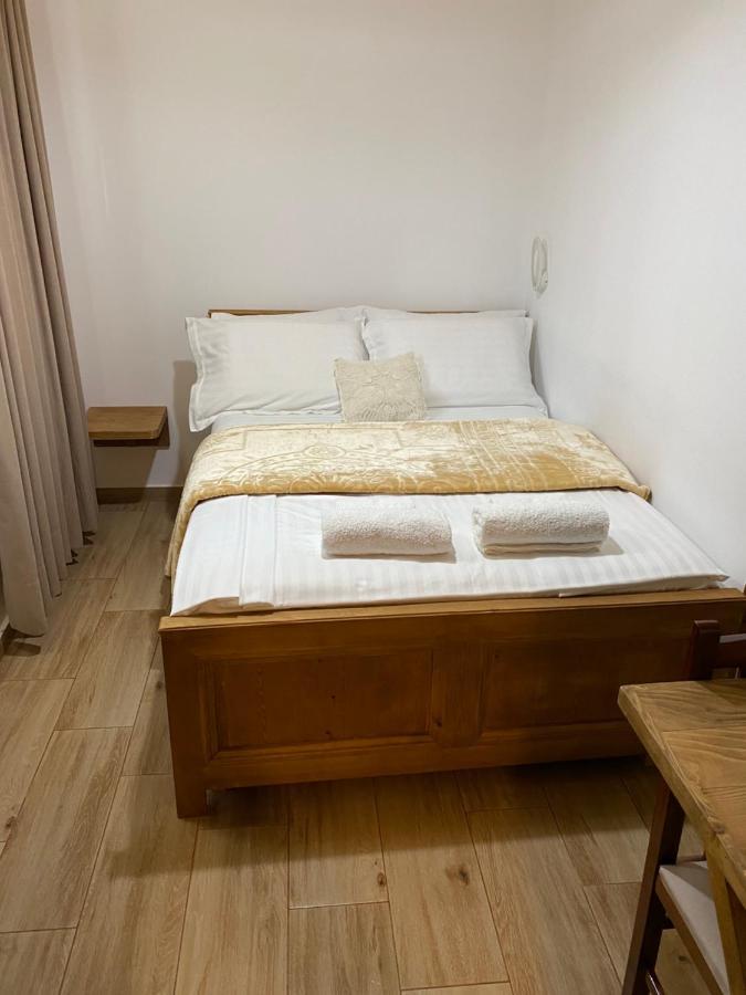 Guesthouse Riverside 培拉特 外观 照片