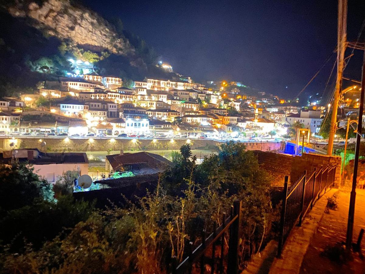 Guesthouse Riverside 培拉特 外观 照片