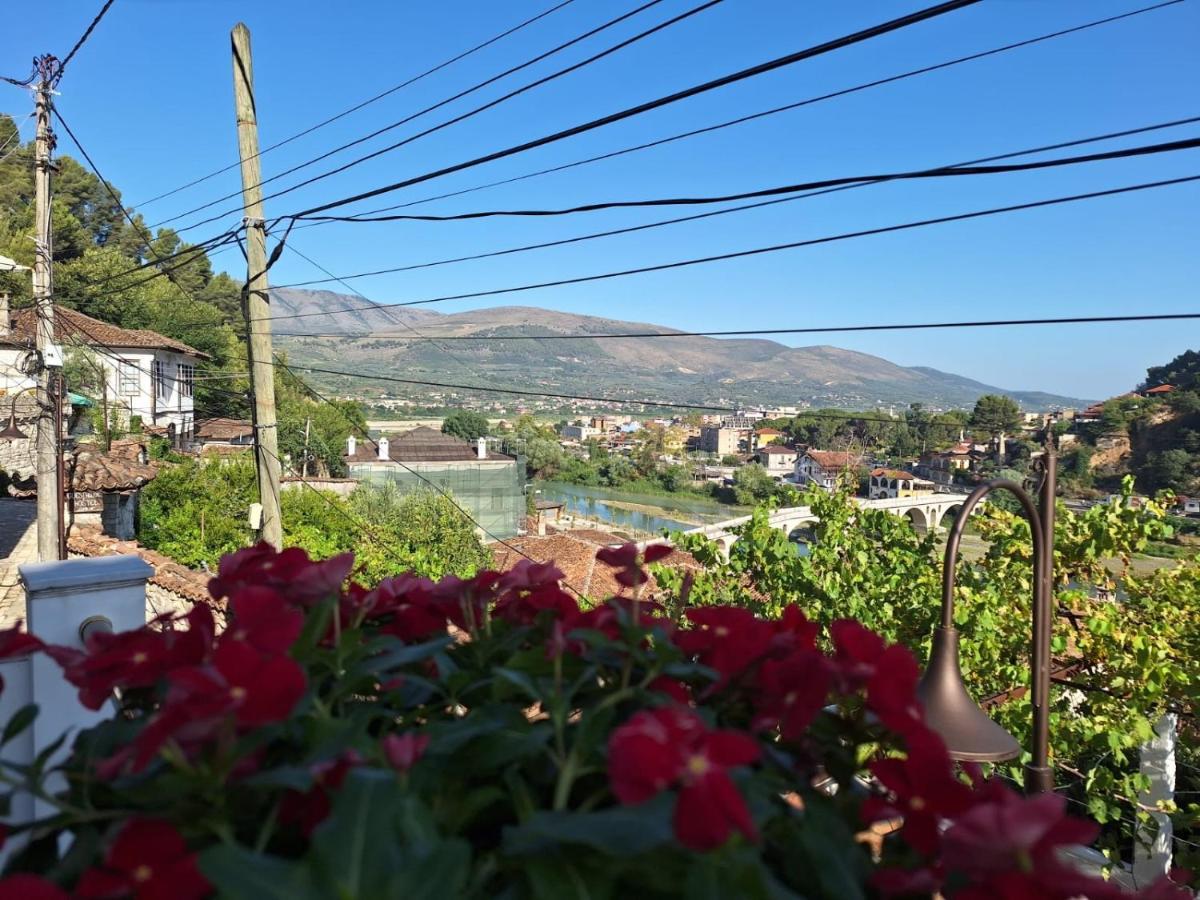 Guesthouse Riverside 培拉特 外观 照片