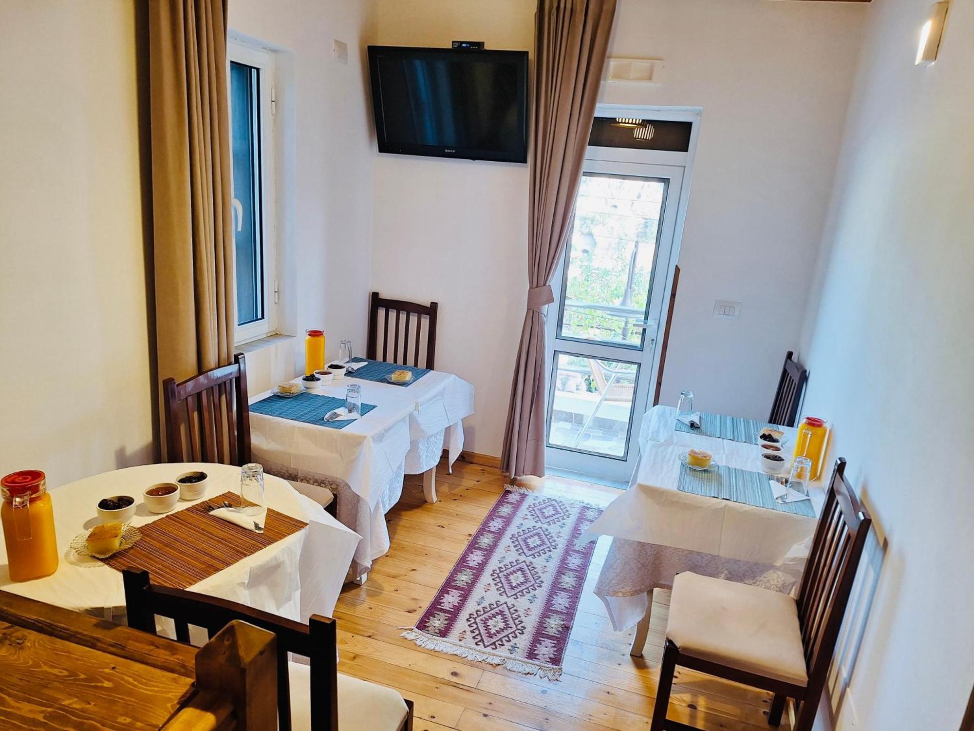 Guesthouse Riverside 培拉特 外观 照片